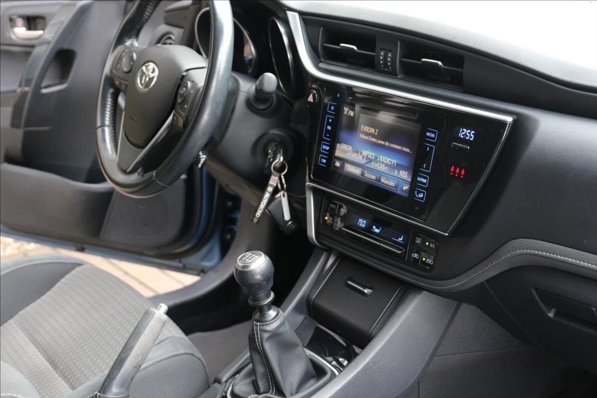 Toyota Auris Kombi 1,6 l 97 kw