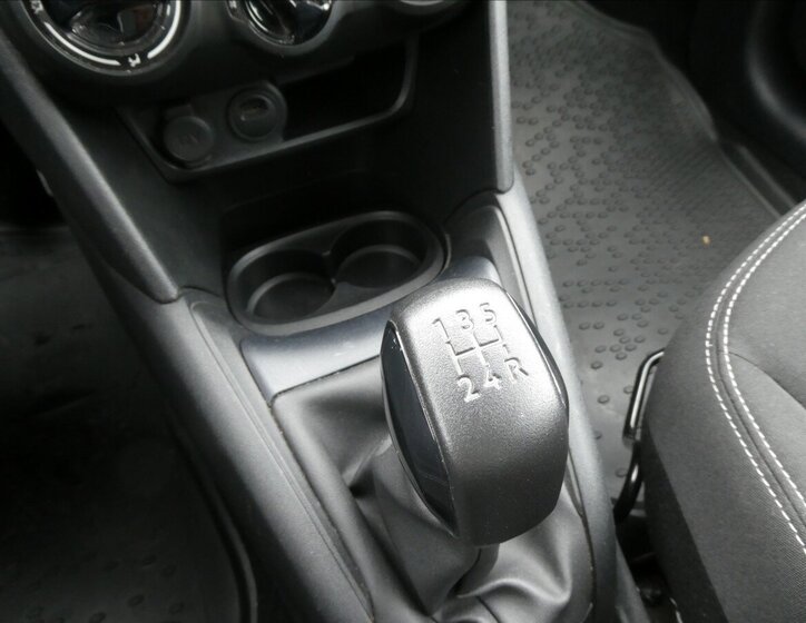 Peugeot 208 Hatchback 1,2 l 61 kw