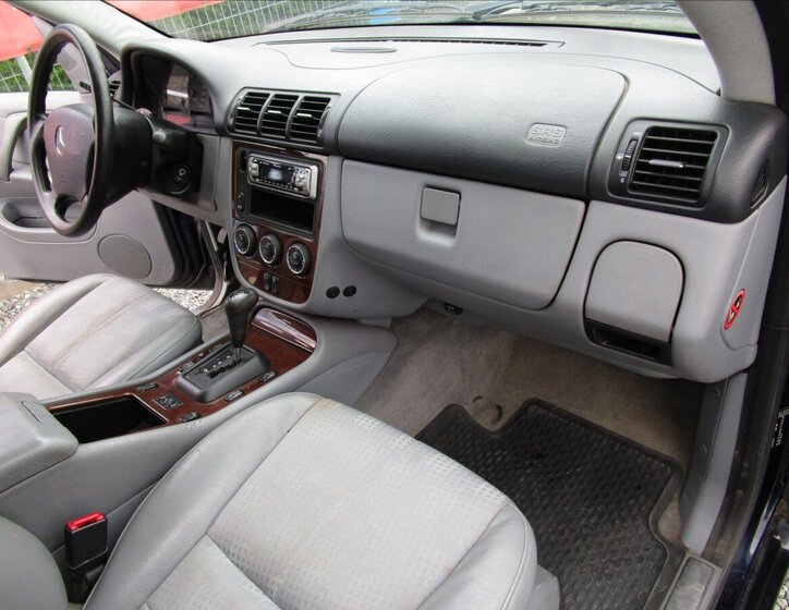 Mercedes-Benz Třídy M Kombi 2,7 l 120 kw