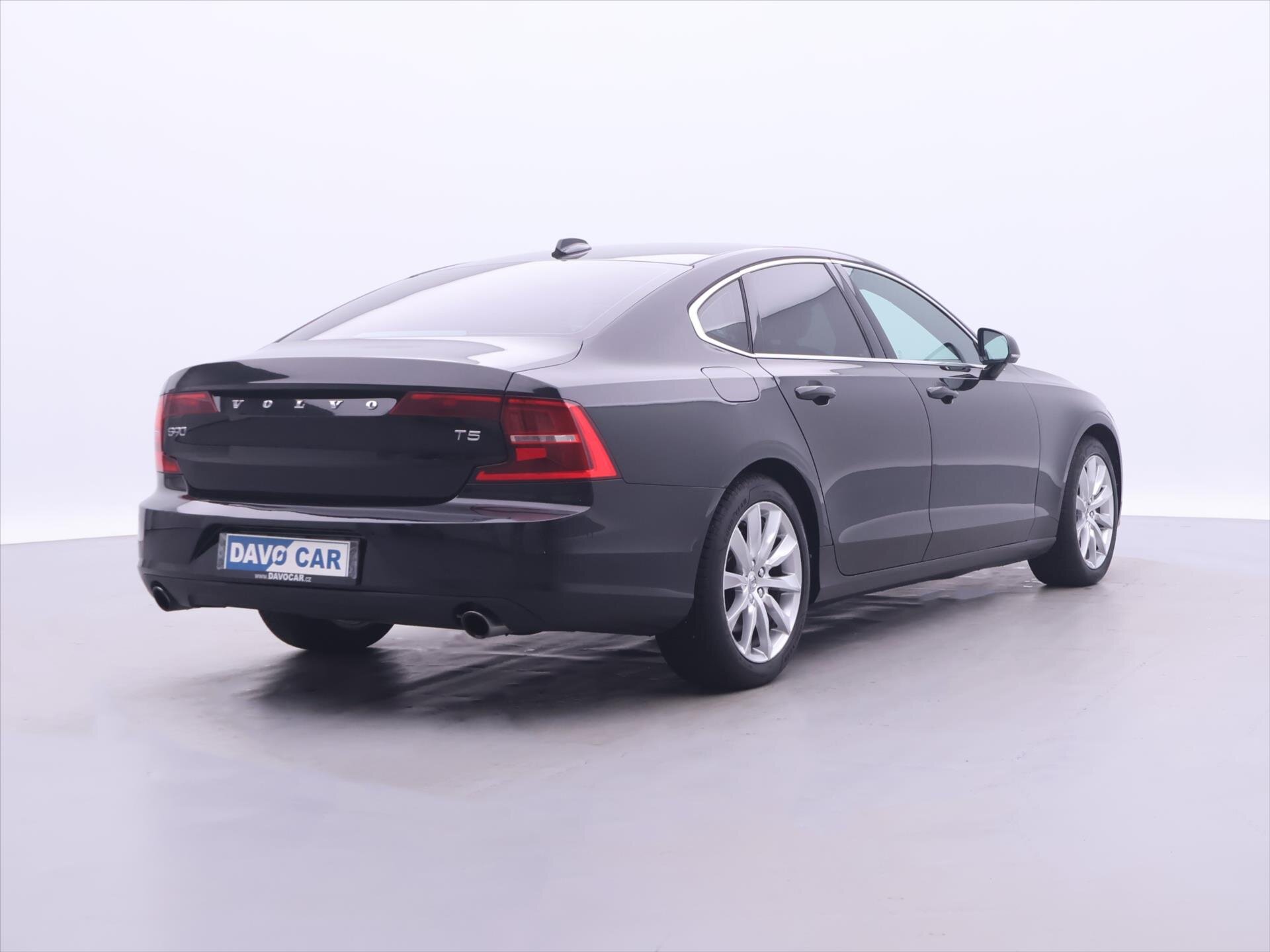 Volvo S90 Sedan / Limuzína 2,0 l 187 kw