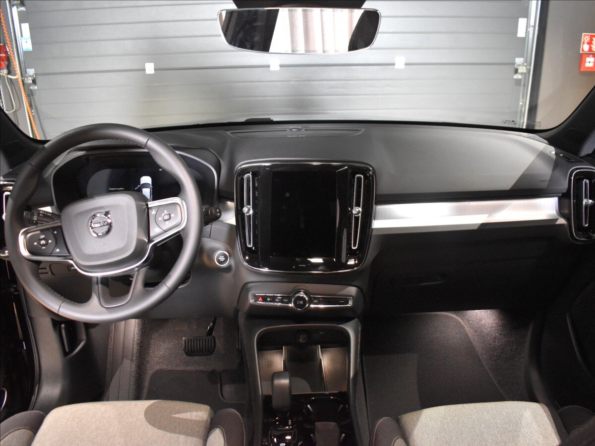 Volvo XC40 SUV / Terénní 2,0 l 120 kw