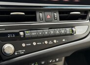 Lexus ES 300h Sedan / Limuzína 2,5 l 131 kw