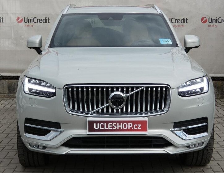 Volvo XC90 SUV / Terénní 2,0 l 220 kw