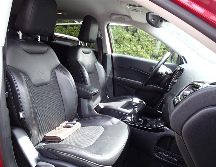 Jeep Compass SUV / Terénní 2,0 l 103 kw