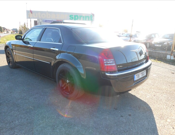 Chrysler 300C 9