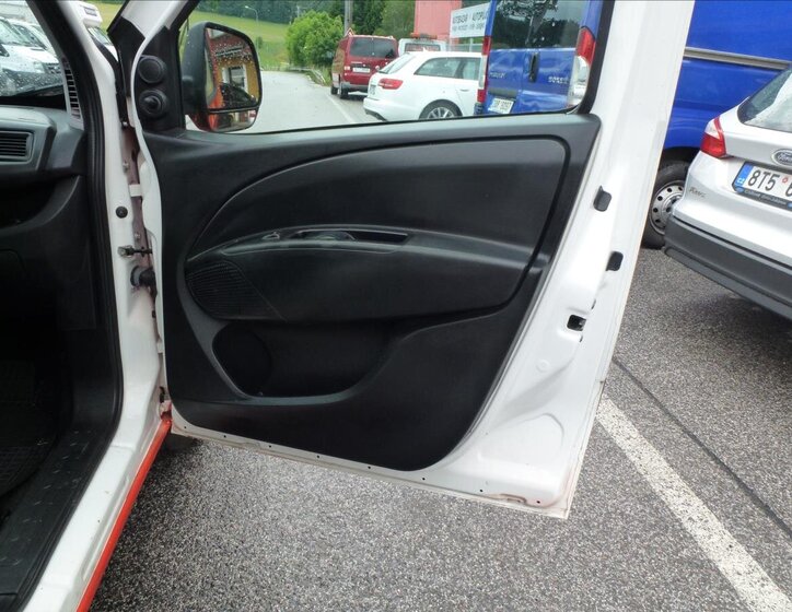 Opel Combo Skříň 1,2 l 66 kw