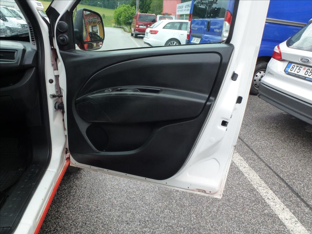 Opel Combo Skříň 1,2 l 66 kw