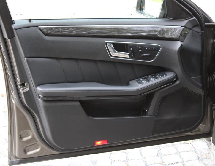 Mercedes-Benz Třídy E 12