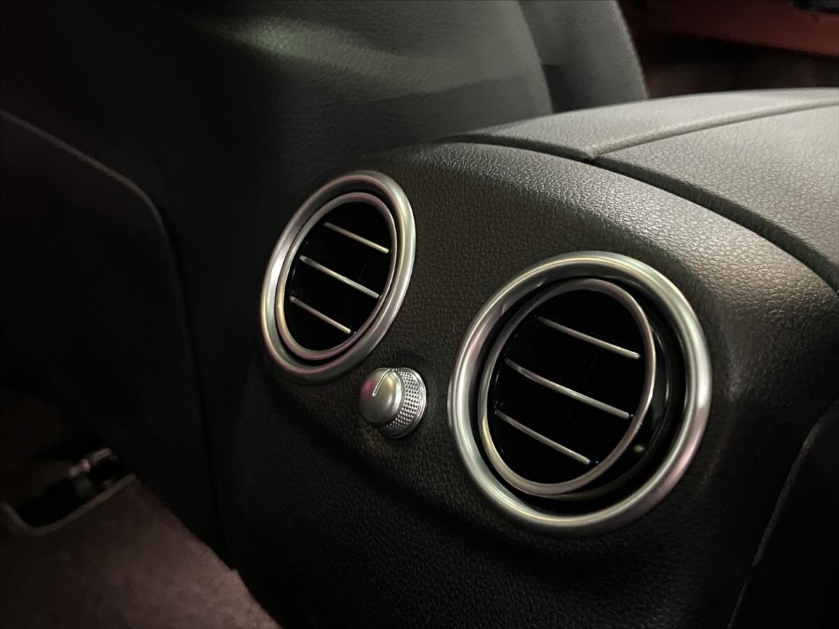 Mercedes-Benz Třídy C Sedan / Limuzína 2,0 l 143 kw