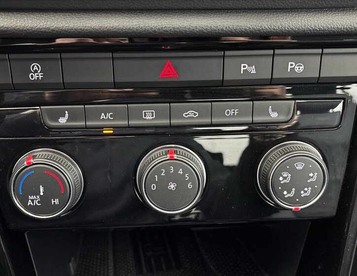 Volkswagen T-Roc SUV / Terénní 1,5 l 110 kw