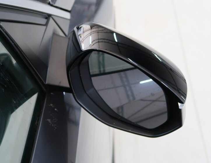 Peugeot 5008 SUV 1,2 l 100 kw