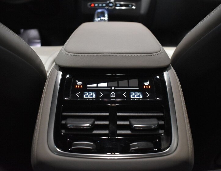 Volvo XC90 SUV / Terénní 2,0 l 228 kw