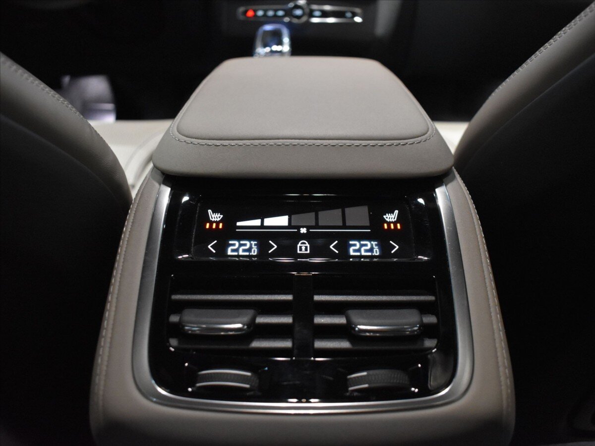 Volvo XC90 SUV / Terénní 2,0 l 228 kw