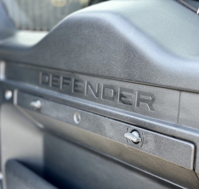 Land Rover Defender 48