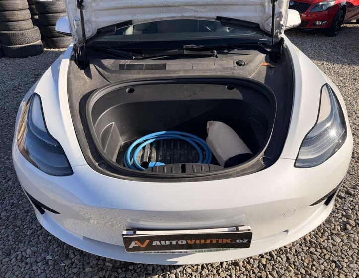Tesla Model 3 Sedan / Limuzína 0,0 100 kw