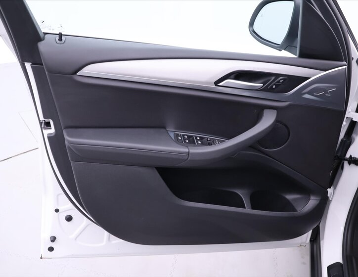 BMW X3 SUV / Terénní 2,0 l 140 kw