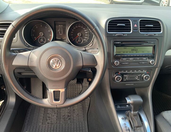 Volkswagen Golf 12