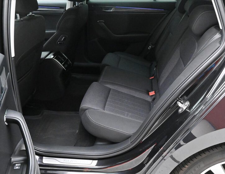 Škoda Superb 14