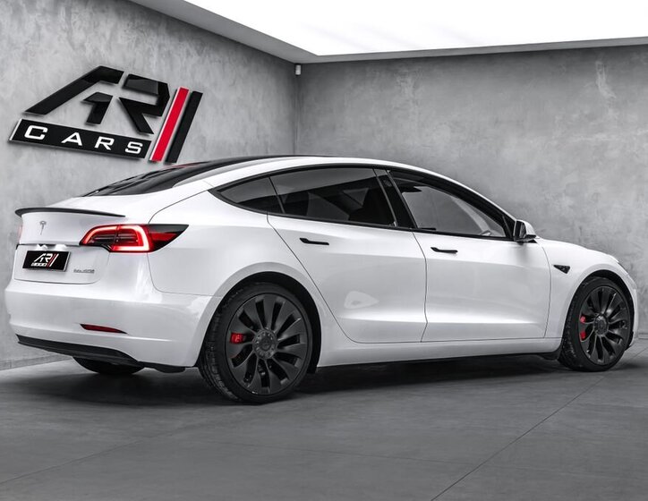 Tesla Model 3 Sedan 0,0 65 kw