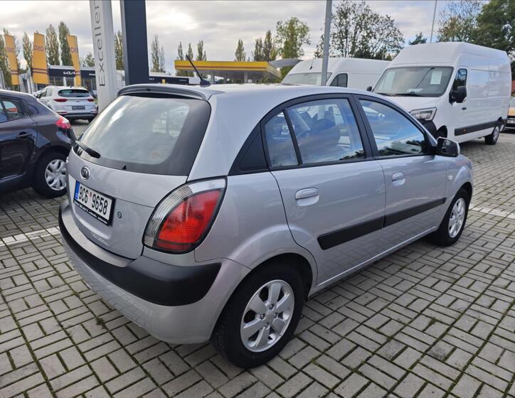 KIA Rio 6