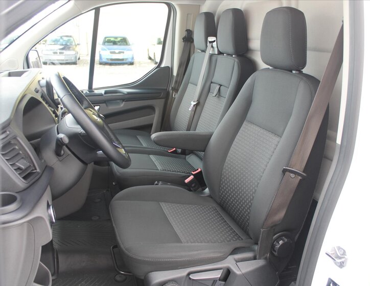 Ford Transit Custom 10