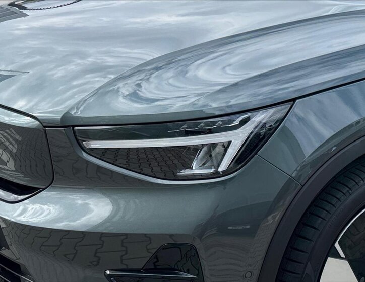 Volvo EX40 SUV 0,0 185 kw