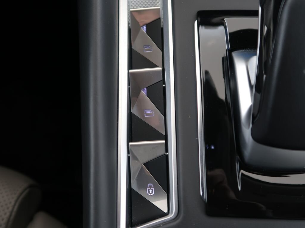 DS Automobiles DS9 Sedan / Limuzína 1,6 l 147 kw