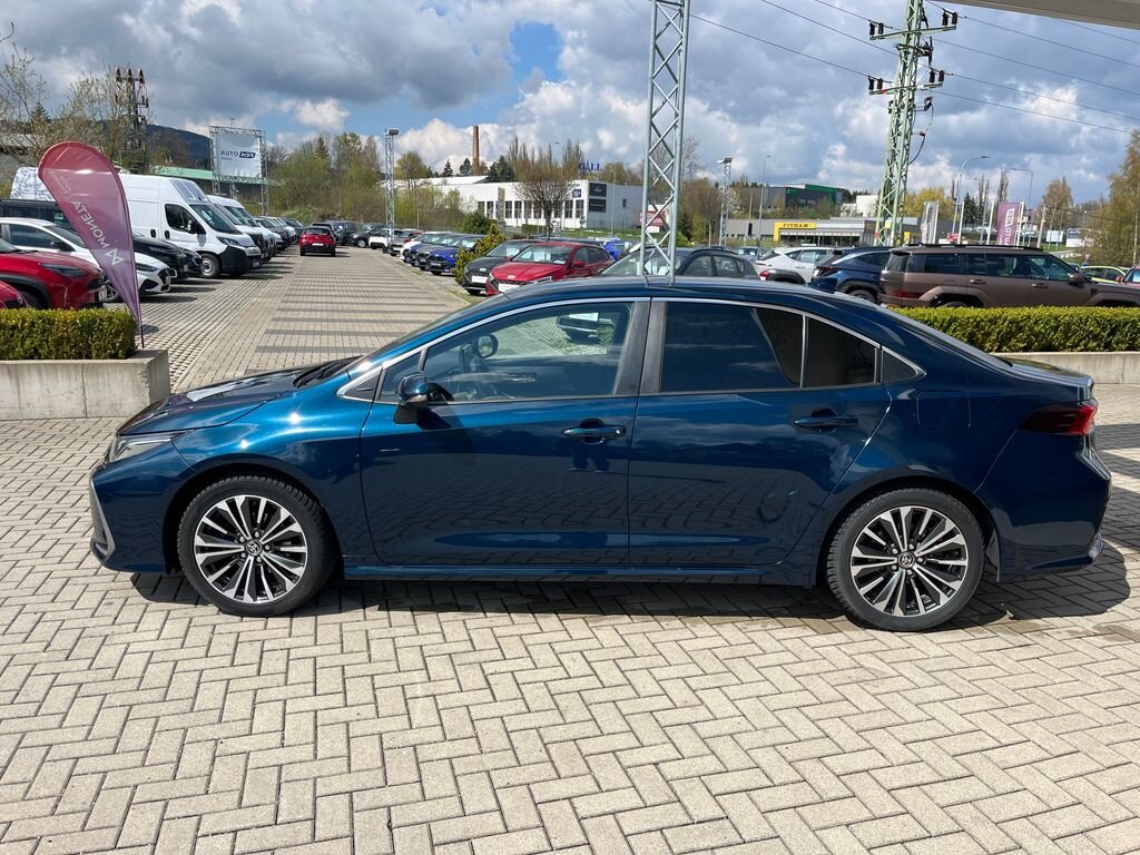 Toyota Corolla Sedan / Limuzína 1,5 l 92 kw