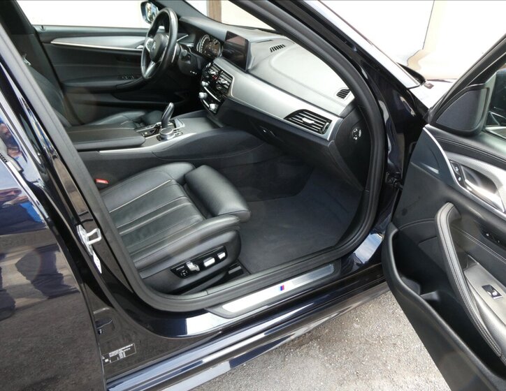 BMW Řada 5 Kombi 3,0 l 235 kw