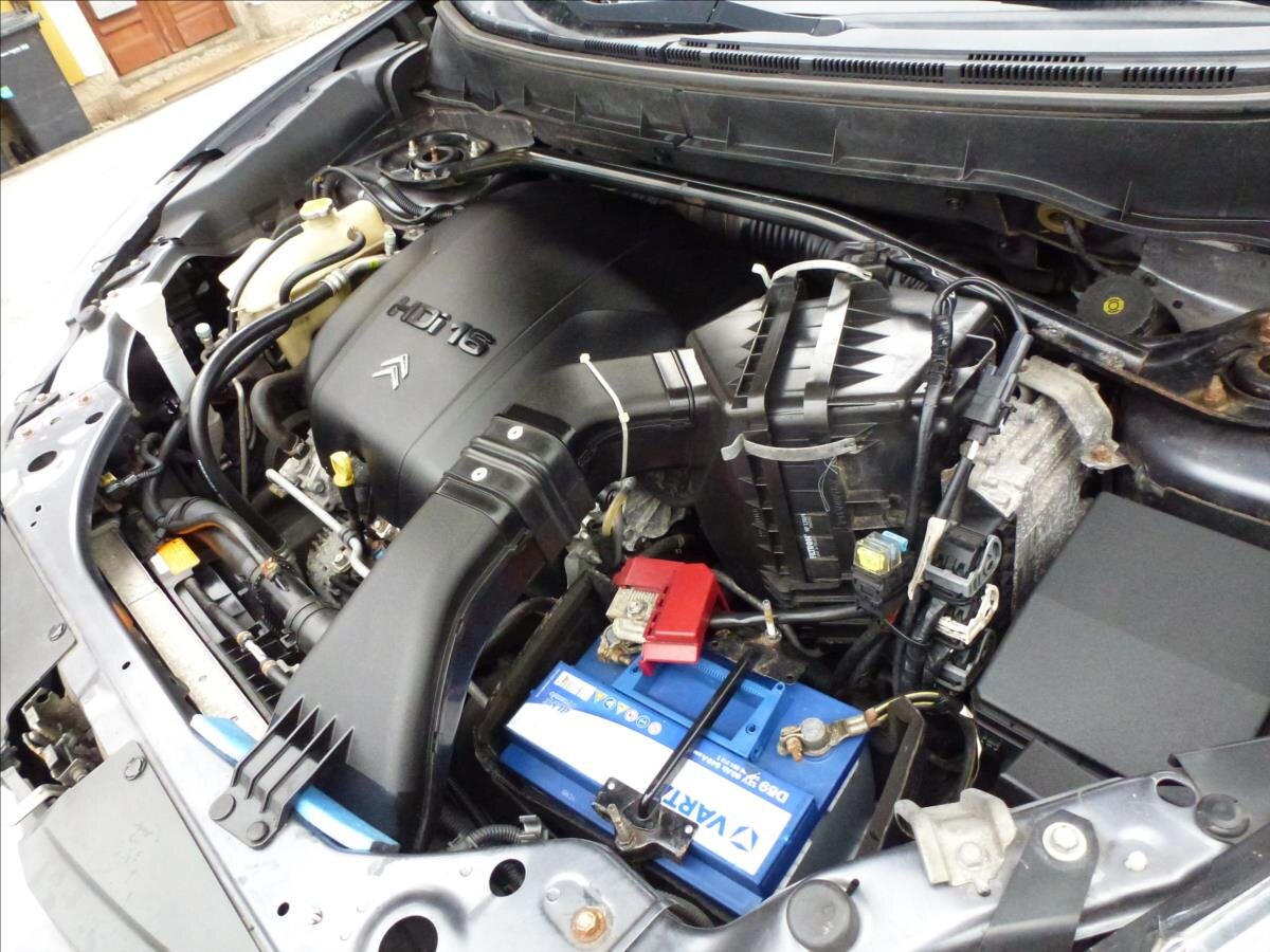 Citroën C-Crosser SUV / Terénní 2,2 l 115 kw