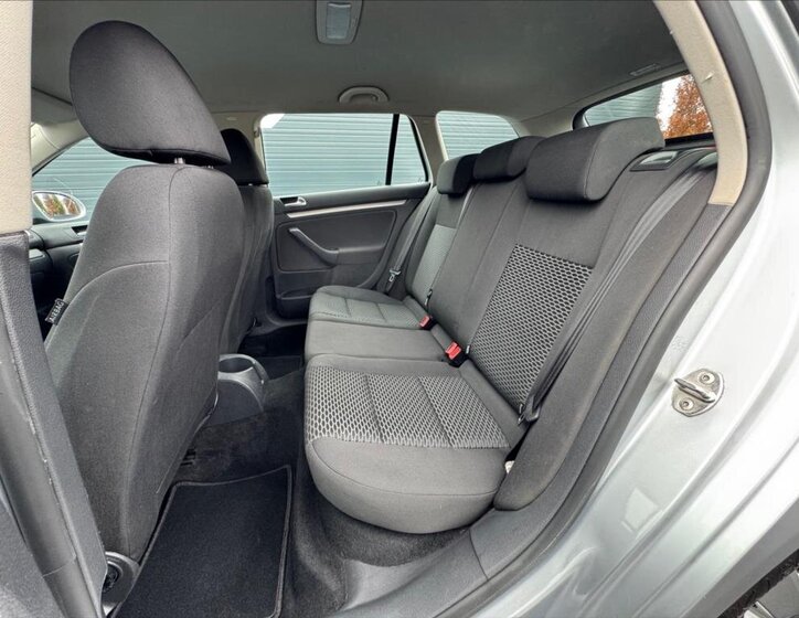 Volkswagen Golf Kombi 1,6 l 77 kw