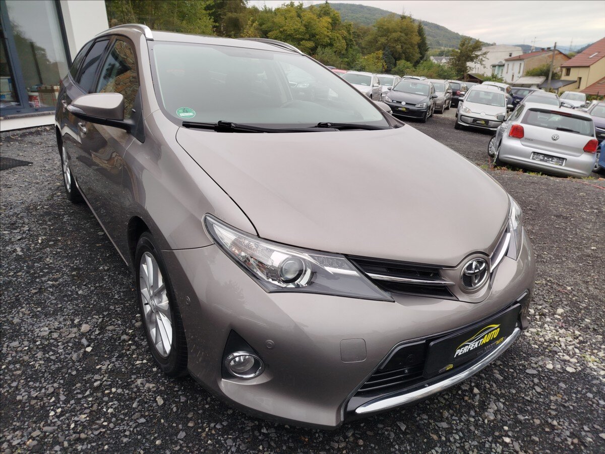 Toyota Auris Kombi 2,0 l 91 kw