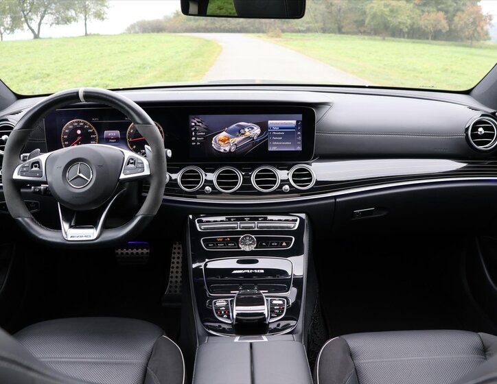 Mercedes-Benz Třídy E Sedan 4,0 l 450 kw