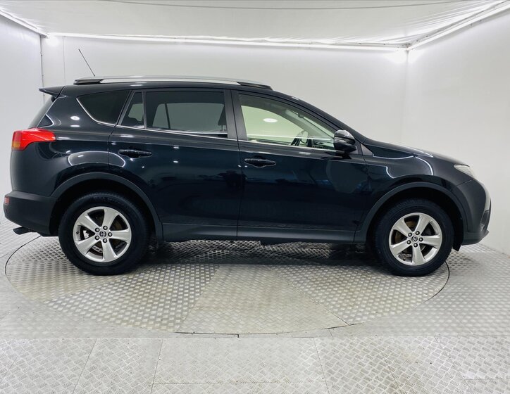Toyota RAV4 SUV 2,0 l 112 kw