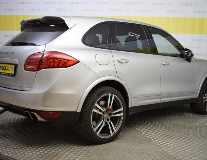 Porsche Cayenne SUV 4,8 l 405 kw