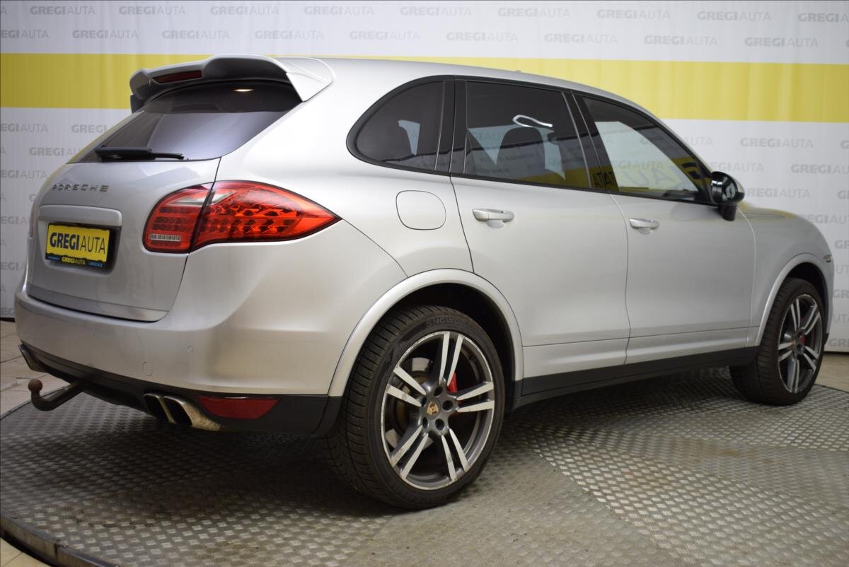 Porsche Cayenne SUV 4,8 l 405 kw