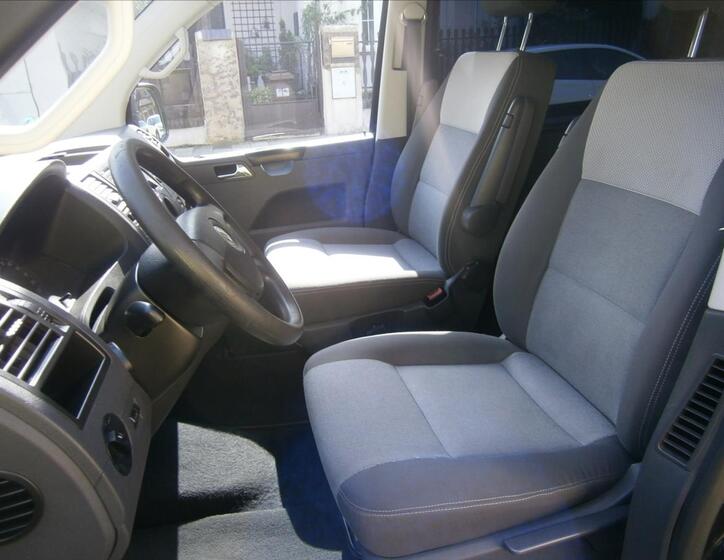 Volkswagen Multivan 11