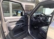 Land Rover Defender 11
