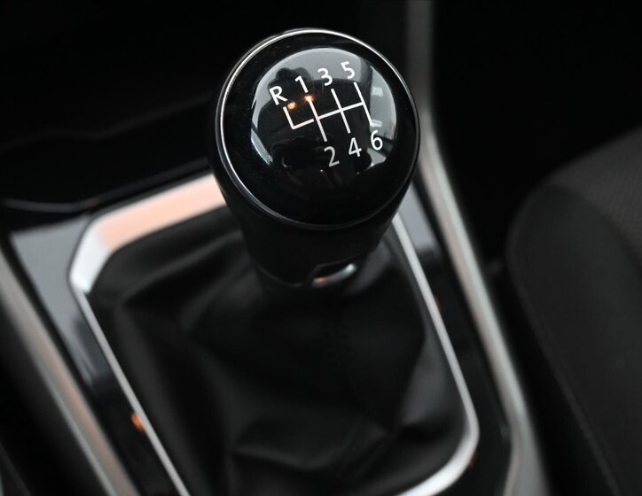 Volkswagen T-Roc SUV / Terénní 1,6 l 85 kw