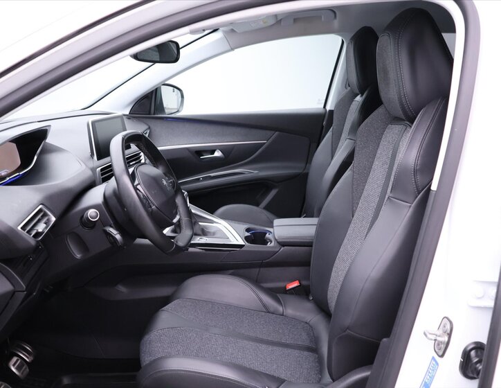 Peugeot 5008 SUV 1,2 l 96 kw