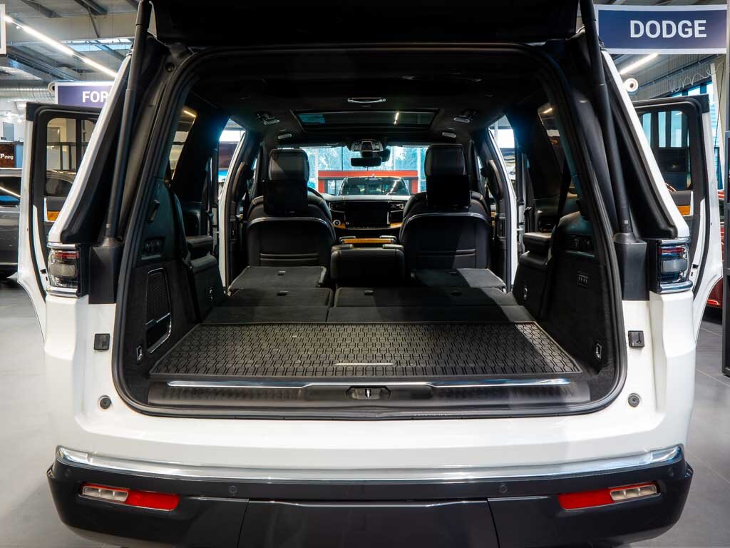Jeep Grand Wagoneer SUV / Terénní 6,4 l 351 kw