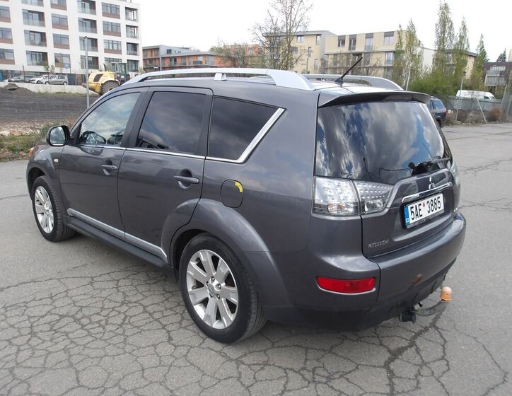 Mitsubishi Outlander SUV / Terénní 2,4 l 125 kw