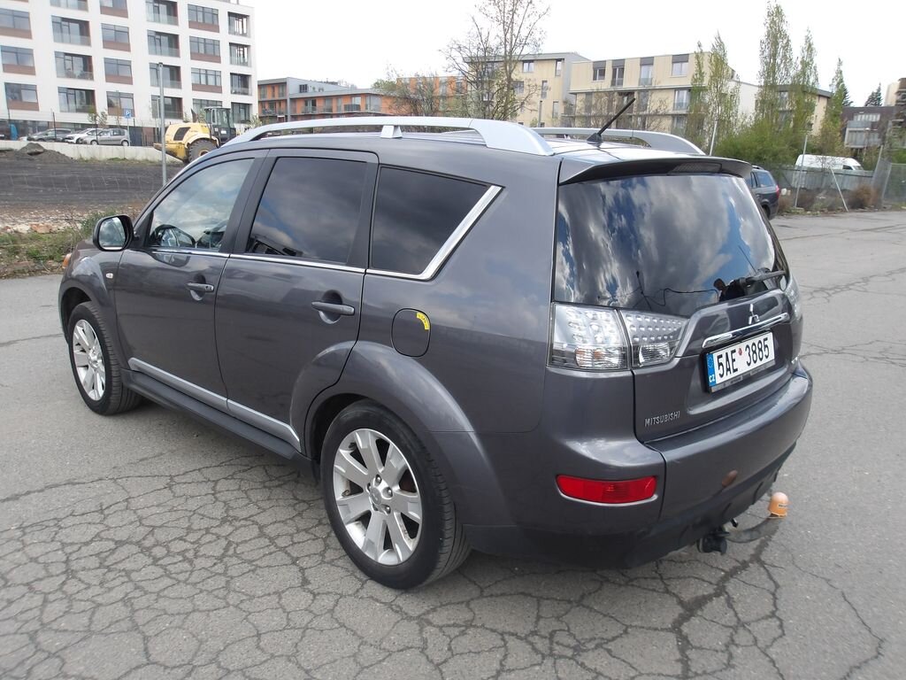 Mitsubishi Outlander SUV / Terénní 2,4 l 125 kw