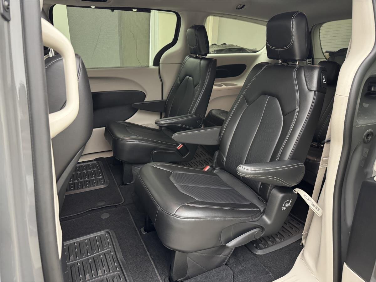 Chrysler Pacifica MPV 3,6 l 214 kw