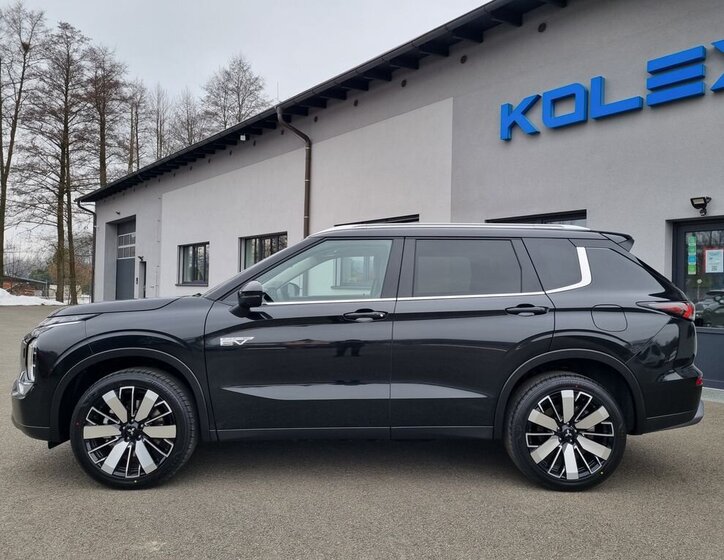 Mitsubishi Outlander SUV 2,4 l 225 kw