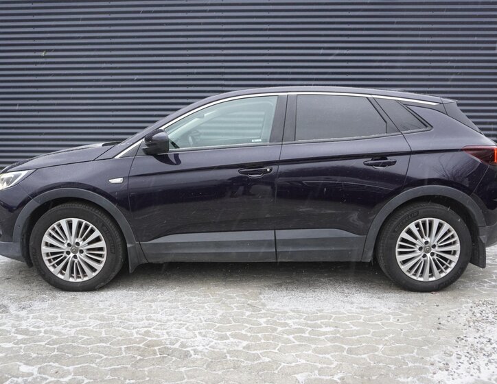 Opel Grandland X SUV 1,2 l 96 kw
