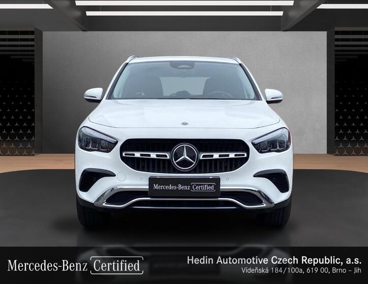 Mercedes-Benz GLA 8