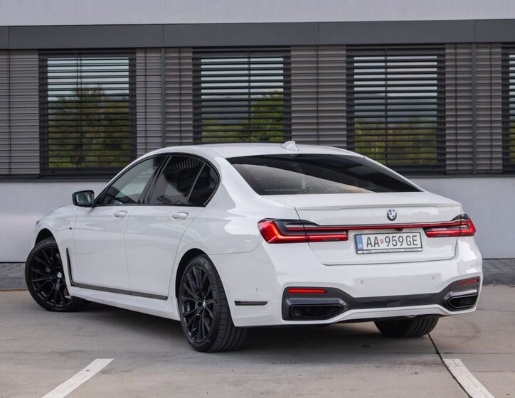 BMW Řada 7 Sedan 3,0 l 294 kw