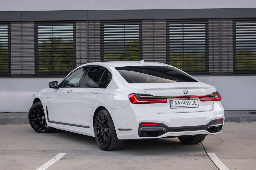 BMW Řada 7 Sedan 3,0 l 294 kw