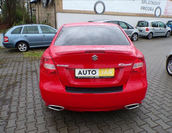 Suzuki Kizashi Sedan / Limuzína 2,4 l 131 kw